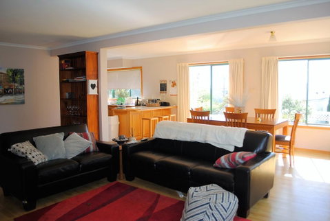 Spacious And Central To CBD - Sunshine Coast Tourism 0