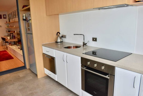 Spacious Apartment In The Heart Of Melbourne's CBD - Holiday Sunshine Coast 3
