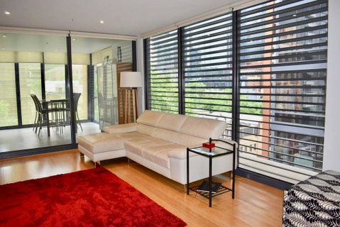 Spacious Apartment In The Heart Of Melbourne's CBD - Holiday Sunshine Coast 1