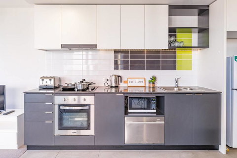 Spacious Docklands 2 Bedroom 2 Bathroom Apartment - Sunshine Coast Tourism 2