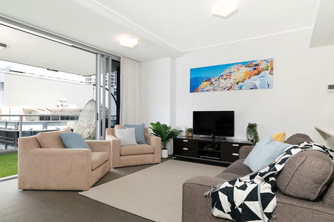 Spacious Executive 3 Bedroom - Brisbane CBD - Views - Pool - WIFI - Free Parking - Sunshine Coast Tourism 3