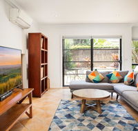 Spacious Home in the Heart of Avalon Beach - Holiday Sunshine Coast