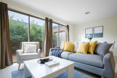 Spacious Lovely 5Beds Home@Point Cook - Sunshine Coast Tourism 0
