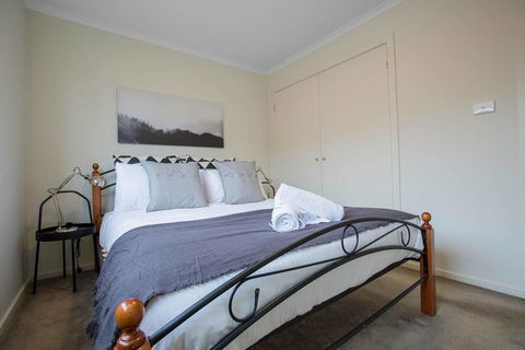Spacious Lovely 5Beds Home@Point Cook - Sunshine Coast Tourism 2