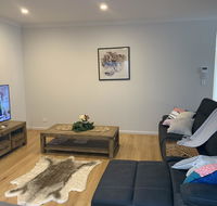 Spacious Rooms Home-Stay with Free Wifi - Sunshine Coast Tourism