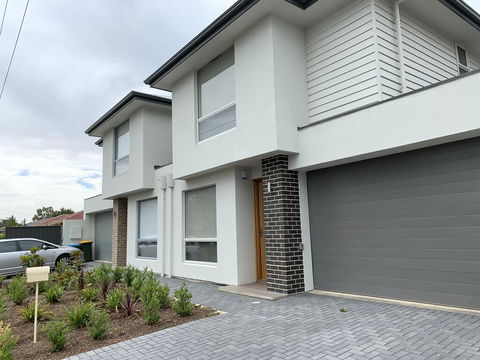 Spacious Rooms Home-Stay With Free Wifi - Sunshine Coast Tourism 1