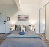 Spacious Studio 2mins to StationShopping Sleeps4 B - Holiday Sunshine Coast