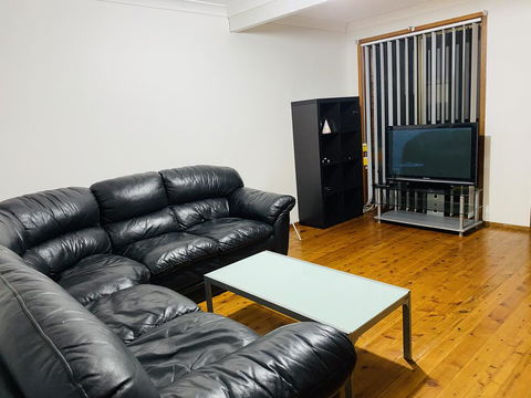 Spacious Townhouse In Wollongong - Sunshine Coast Tourism 1