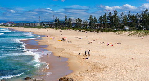 Spacious Townhouse In Wollongong - Sunshine Coast Tourism 2