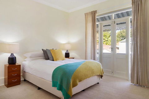Spacious Victorian With Harbour View Terrace - Sunshine Coast Tourism 1