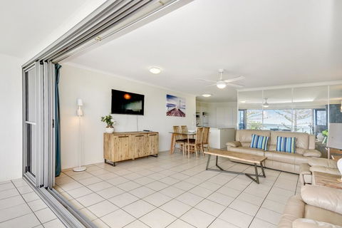 SPIN13- ESCAPE TO MOOLOOLABA - Sunshine Coast Tourism 1