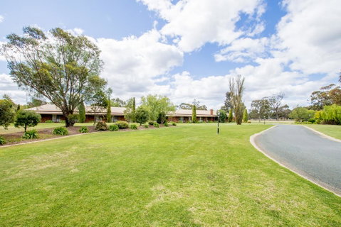 Sportslander Motor Inn - Sunshine Coast Tourism 3