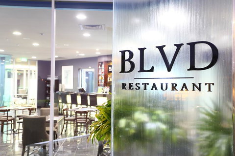 Springfield Lakes Boutique Hotel - Sunshine Coast Tourism 3