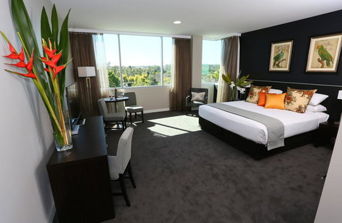 Springfield Lakes Boutique Hotel - Sunshine Coast Tourism 1