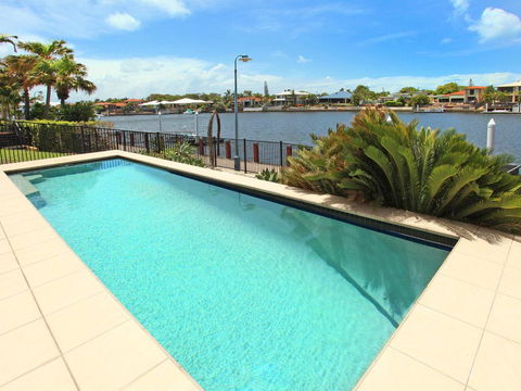 St Lucia 11 - 4 BDRM Canal Home With Pool - Sunshine Coast Tourism 1