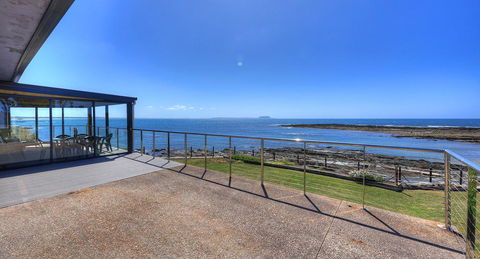 Stanley View Beach House - Sunshine Coast Tourism 0