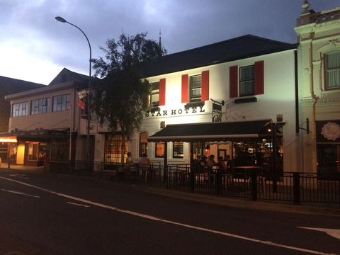 Star Bar Cafe & Hotel - Sunshine Coast Tourism 1