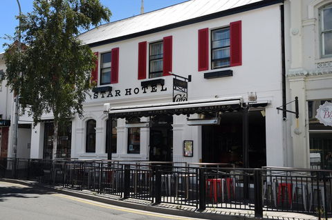 Star Bar Cafe & Hotel - Sunshine Coast Tourism 0