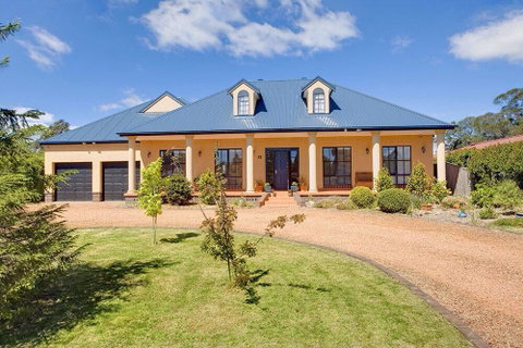 Stately Bowral Designer Home - Sunshine Coast Tourism 0