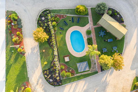 Statesman Motor Inn - Sunshine Coast Tourism 1