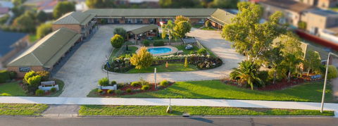 Statesman Motor Inn - Sunshine Coast Tourism 0