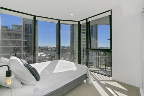 Stay In Style-Luxury CBD Apartment - Sunshine Coast Tourism 2