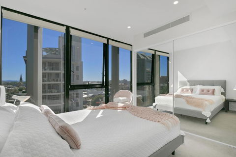 Stay In Style-Luxury CBD Apartment - Sunshine Coast Tourism 1