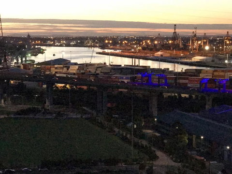 StayCentral Docklands Delight - Sunshine Coast Tourism 2