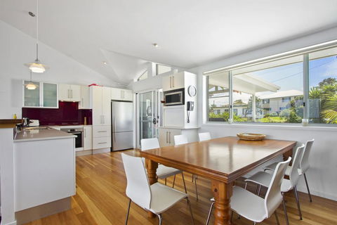 STICKS BY THE SEA - Sunset Strip 103 - Sunshine Coast Tourism 1