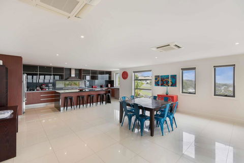 Stillwaters - Panoramic View Of Lakes Entrance - Sunshine Coast Tourism 1