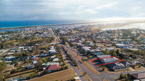 Stillwaters - Panoramic View Of Lakes Entrance - Sunshine Coast Tourism 0