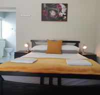 Stirling Apartments - Studio 2 - Holiday Sunshine Coast