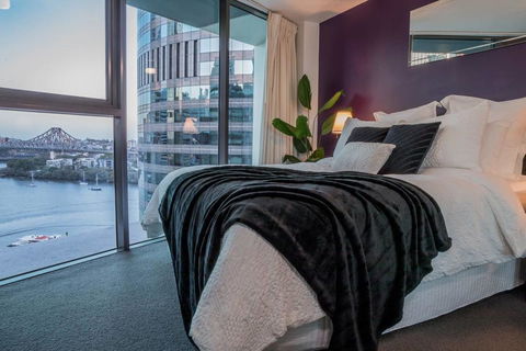 Story Bridge/River Views,  Pool, Gym, Netflix, Carpark - Sunshine Coast Tourism 3