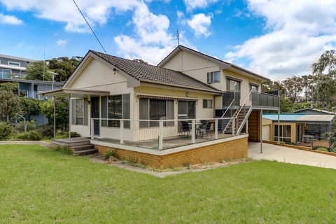 Stradbroke - Sunshine Coast Tourism 0