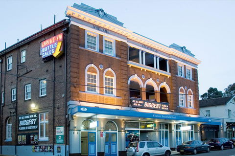 Strathfield Hotel - Holiday Sunshine Coast 0