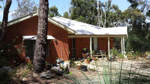 Stringybark Hills Retreat - Sunshine Coast Tourism 1