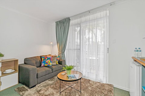 Studio 38 On The Terrace - Sunshine Coast Tourism 2