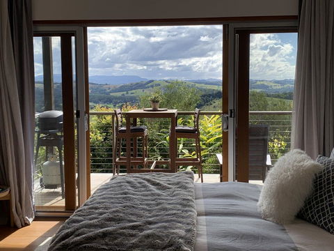 Studio With Stunning Mountain Views - Sunshine Coast Tourism 0