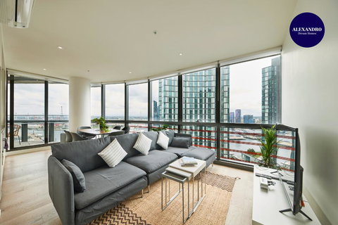 STUNNING 2 BED 2 BATH STYLISH UNIT // FREE PARKING - Sunshine Coast Tourism 0