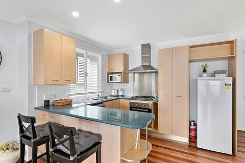 Stunning Family Escape On The Point With Bay Views - Holiday Sunshine Coast 1