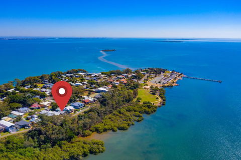 Stunning Family Escape On The Point With Bay Views - Holiday Sunshine Coast 2