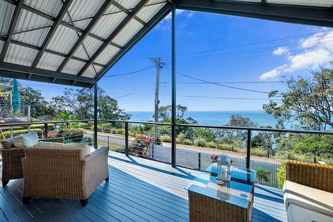 Stunning Family Escape On The Point With Bay Views - Holiday Sunshine Coast 3