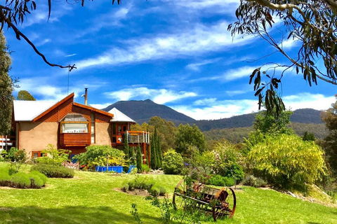 STUNNING HOME WITH AMAZING VIEWS - Just 20 Mins To The City And Only 10 To MONA! - Holiday Sunshine Coast 1