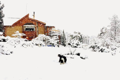 STUNNING HOME WITH AMAZING VIEWS - Just 20 Mins To The City And Only 10 To MONA! - Holiday Sunshine Coast 0