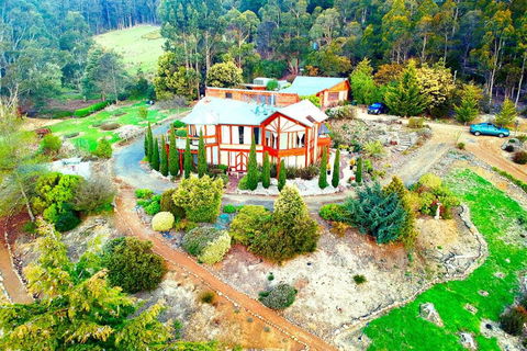 STUNNING HOME WITH AMAZING VIEWS - Just 20 Mins To The City And Only 10 To MONA! - Holiday Sunshine Coast 2