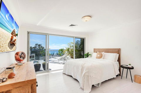 Stunning Oceanview Retreat Between Beach And Bush - Sunshine Coast Tourism 2