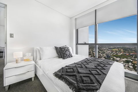 Stunning Views On The 41st Floor - Sunshine Coast Tourism 1
