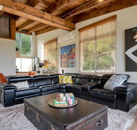 STYLISH  RELAXED LAKE HOME // NARRABEEN - Holiday Sunshine Coast