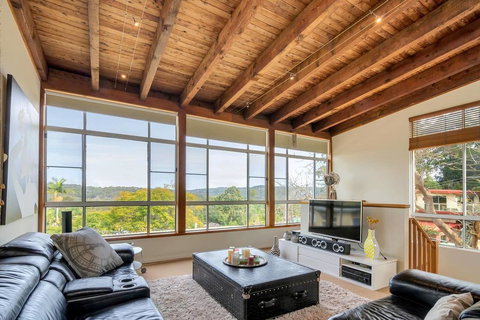 STYLISH & RELAXED LAKE HOME // NARRABEEN - Holiday Sunshine Coast 3