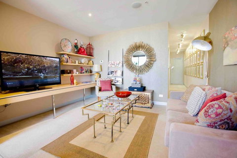 Stylish 1 Bedroom Apartment Amazing City Views - Holiday Sunshine Coast 2